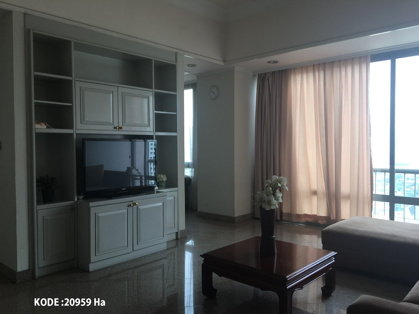 Disewa Apartemen Ascot Condominium, Furnish, Luas 100 Meter, Kode :20959 Ha