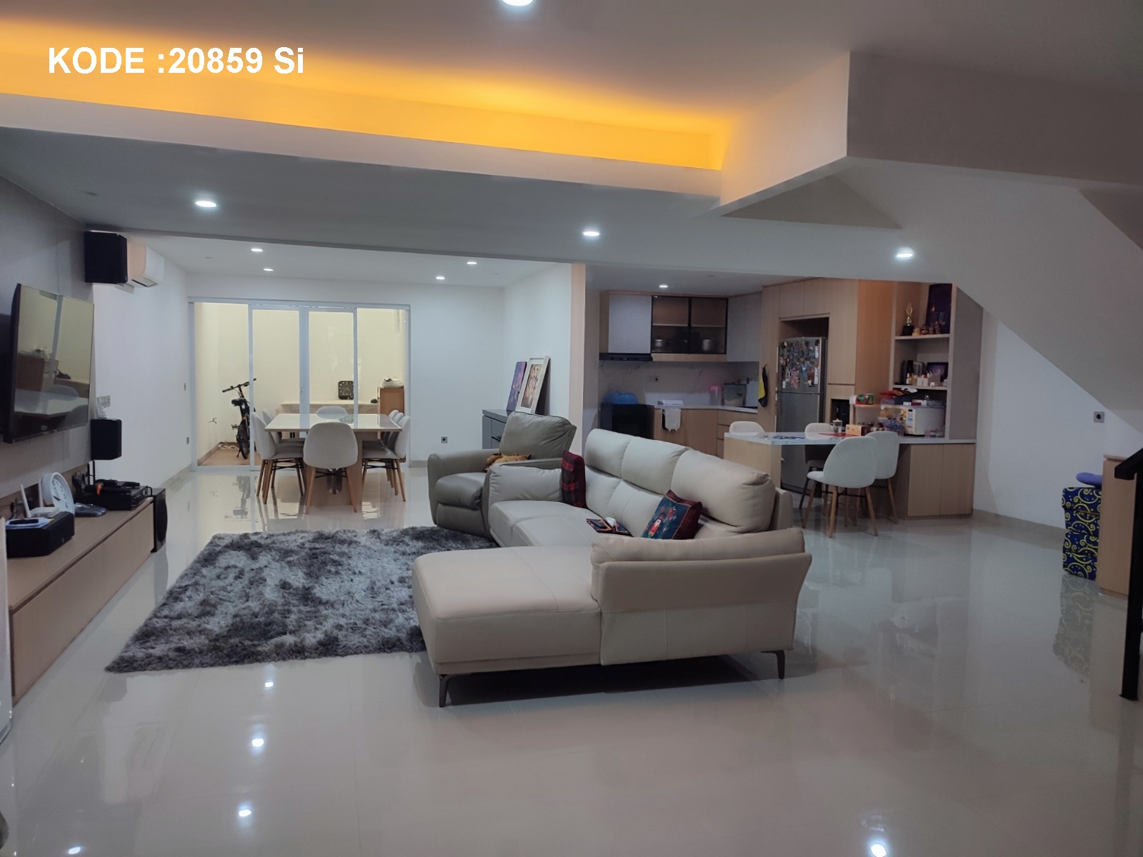 Dijual Rumah Sunter, Semi Furnish, Luas 7,5x24 Meter, Kode :20859 Si