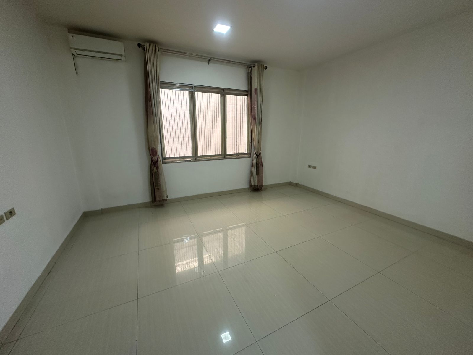 Disewa Rumah Sunter, Luas 210 Meter, Kode :21608 Ad Gallery
