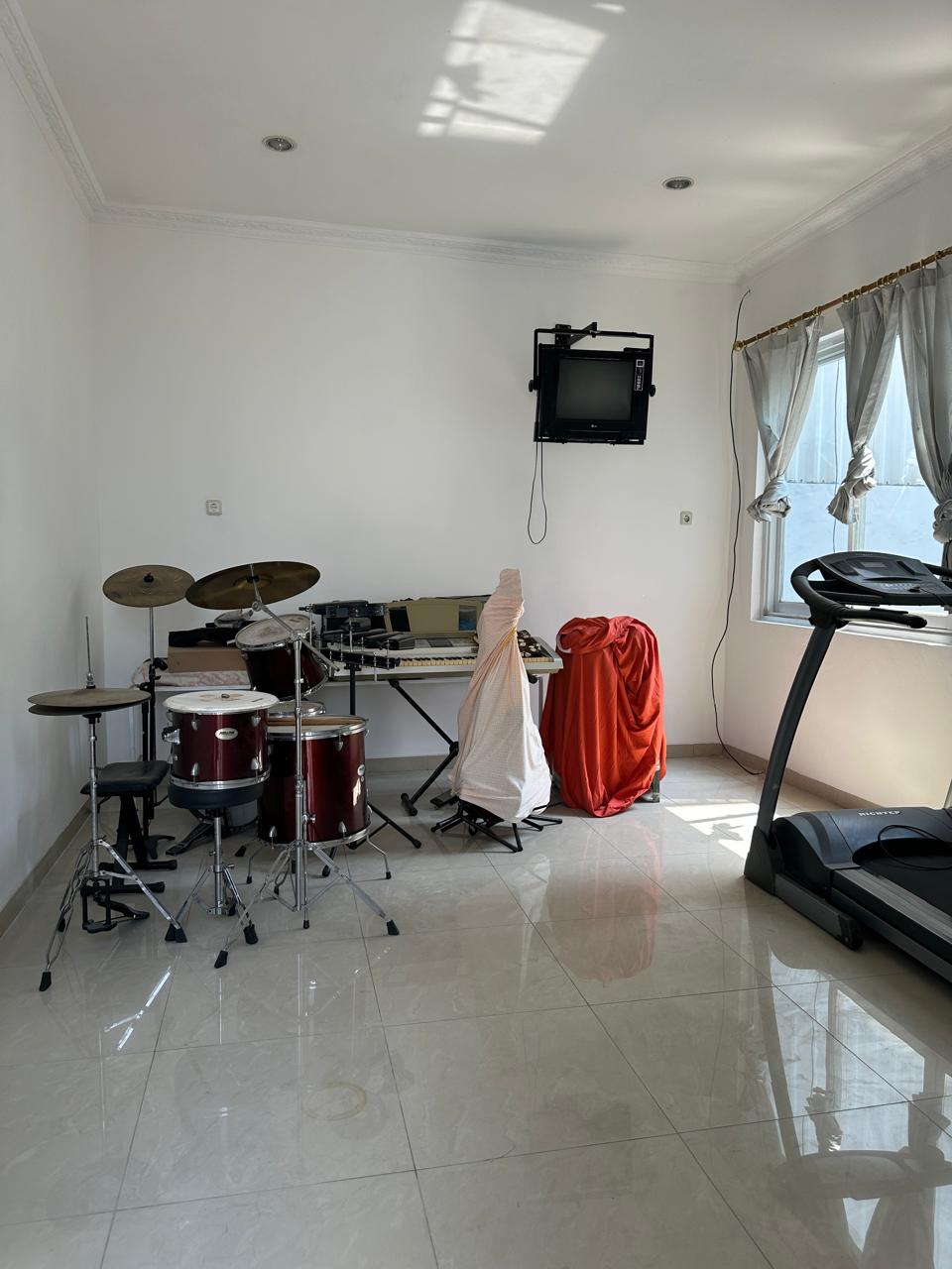 Disewa Rumah Sunter, Semi Furnish, Luas 14x27 Meter, Kode :21109 Ta Gallery