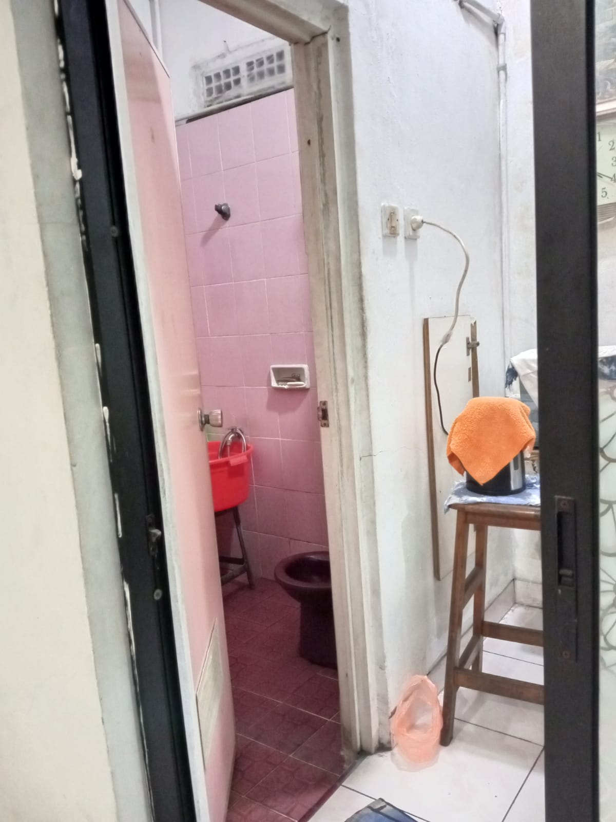 Dijual/Disewa Rumah Penjaringan, Semi Furnish, Luas 4x21 Meter, Kode :21345 Si Gallery