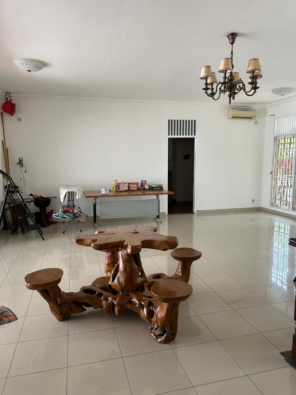 Disewa Rumah Sunter, Semi Furnish, Luas 14x27 Meter, Kode :21109 Ta Gallery