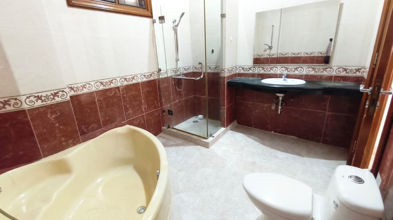   Dijual/Disewa Rumah Kelapa Gading, Hook, Luas 329 Meter, Kode :21372 Dj Gallery