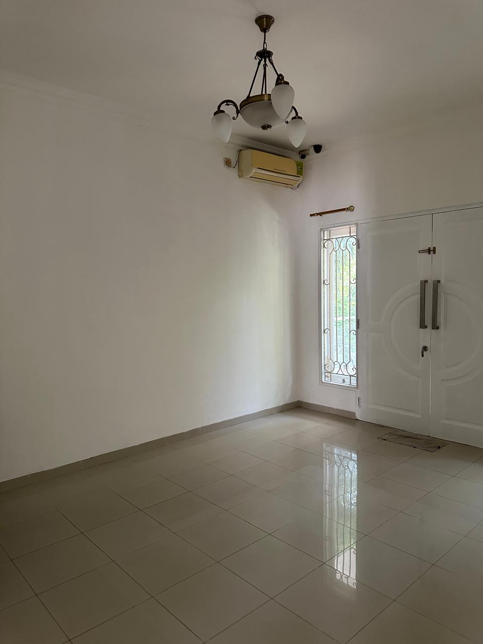 Disewa Rumah Sunter, Semi Furnish, Luas 14x27 Meter, Kode :21109 Ta Gallery