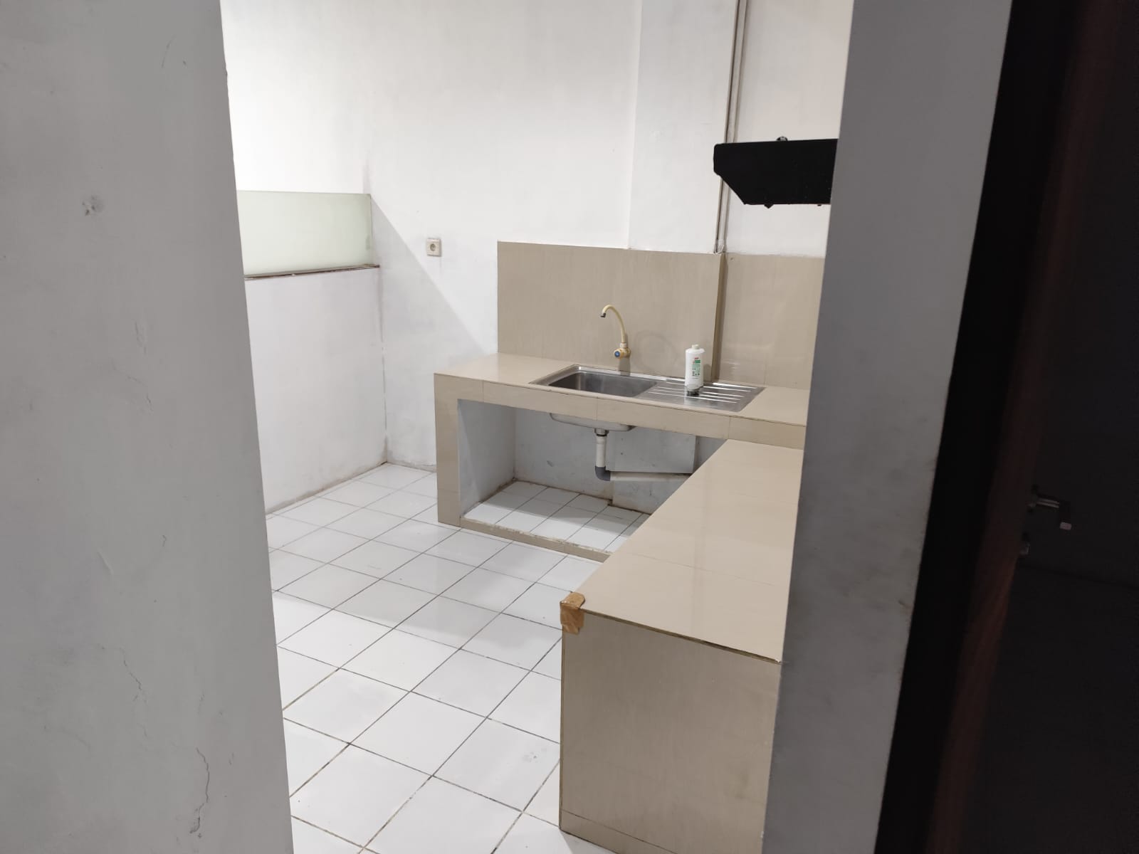  Disewa Ruko Daan Mogot, Luas 5x32 Meter, Kode :21464 Ha Gallery