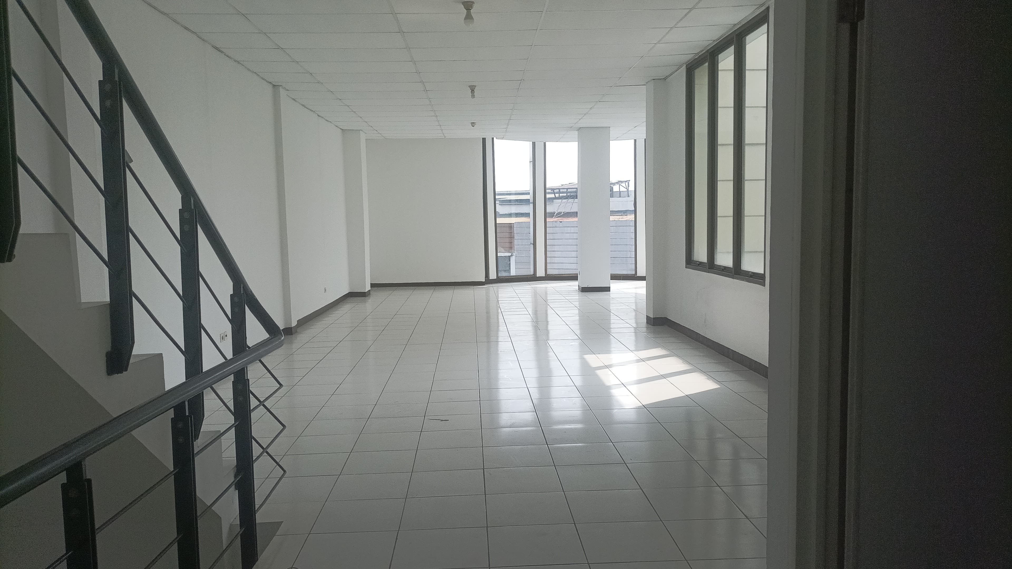 Disewa Ruko Tangerang, Luas 5x16,5 Meter, Kode :21690 Li Gallery