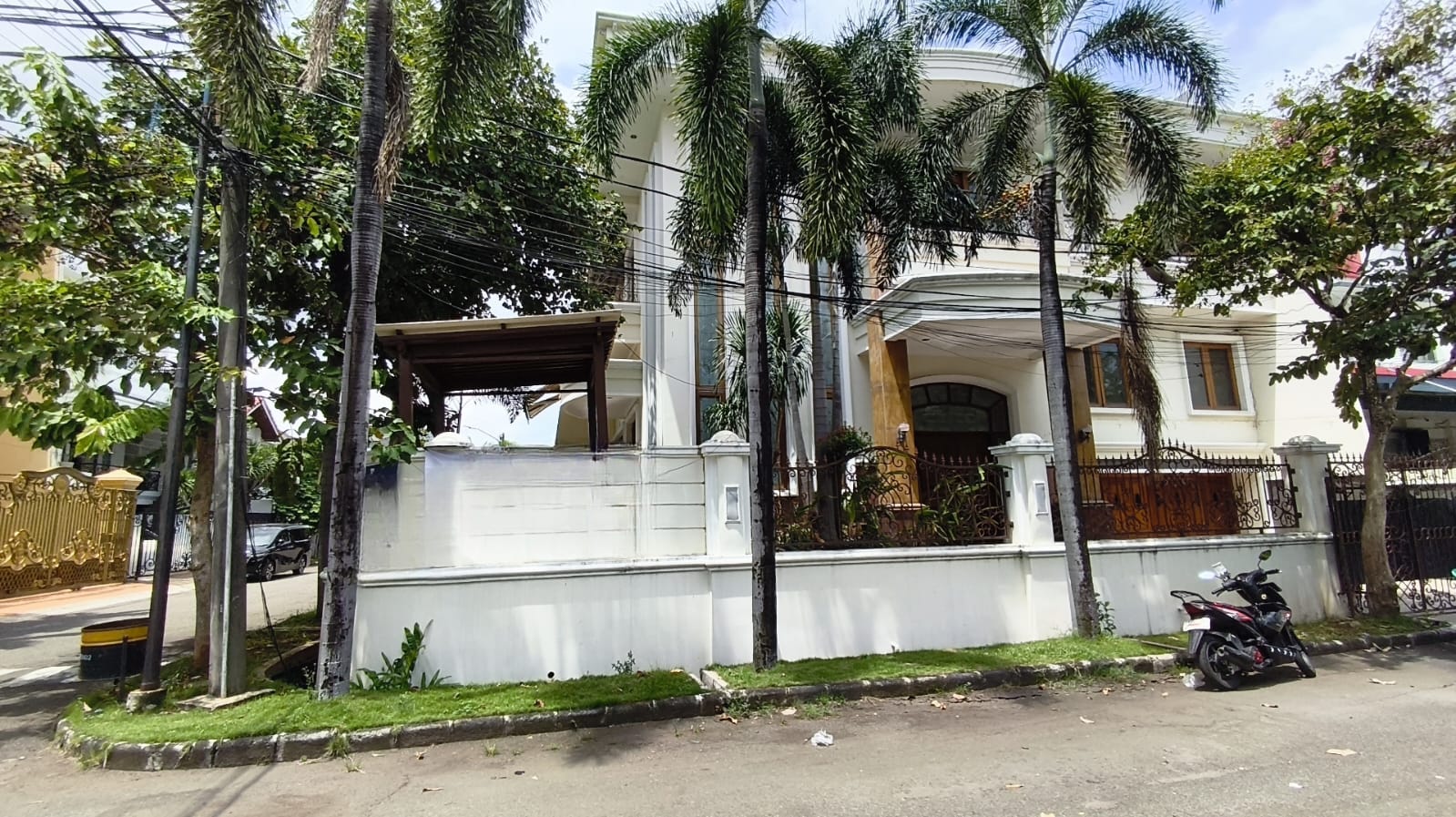   Dijual/Disewa Rumah Kelapa Gading, Hook, Luas 329 Meter, Kode :21372 Dj Gallery