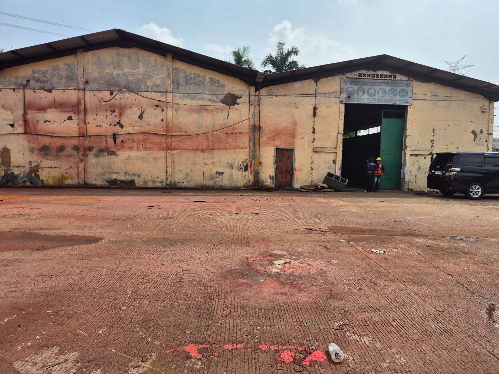  Dijual Gudang Lemah Abang, Strategis, Luas 2.000 Meter, Kode : 21051 Gd Gallery