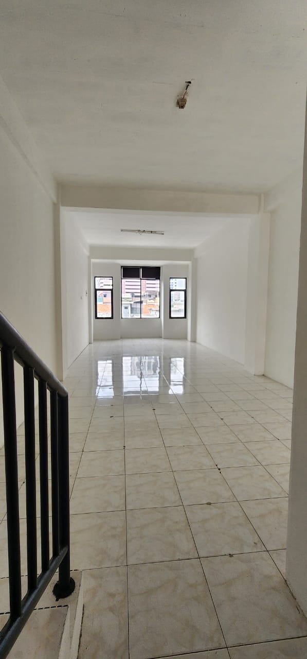    Dijual/Disewa Ruko Kebon Jeruk, Luas 4,3x25 Meter, Kode :21195 Ha Gallery