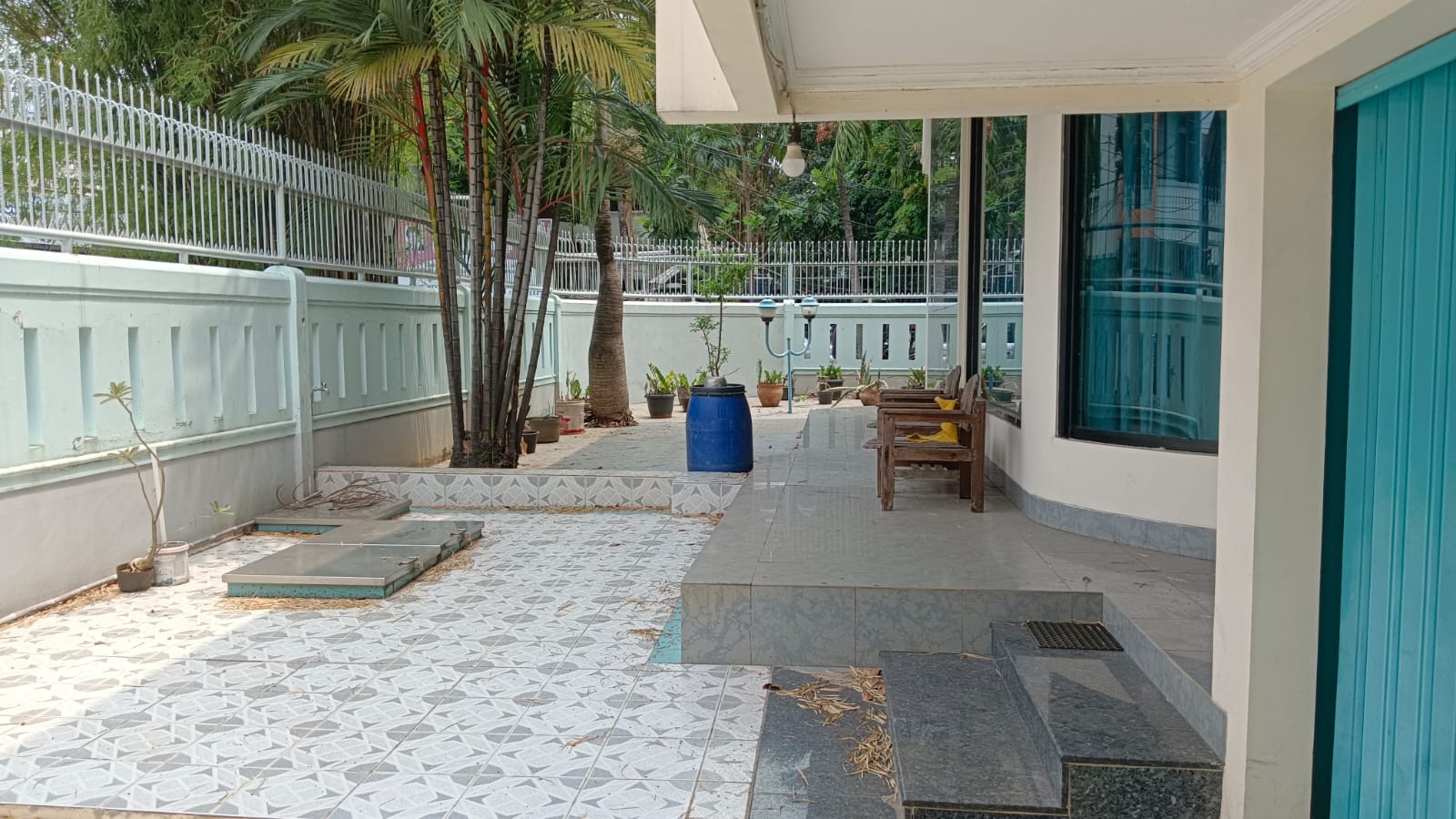 Dijual/Disewa Rumah Daan Mogot, Hook, Luas 18,6x19 Meter, Kode :21337 Si/Dj Gallery