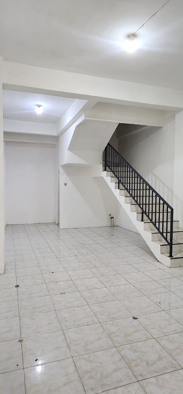    Dijual/Disewa Ruko Kebon Jeruk, Luas 4,3x25 Meter, Kode :21195 Ha Gallery