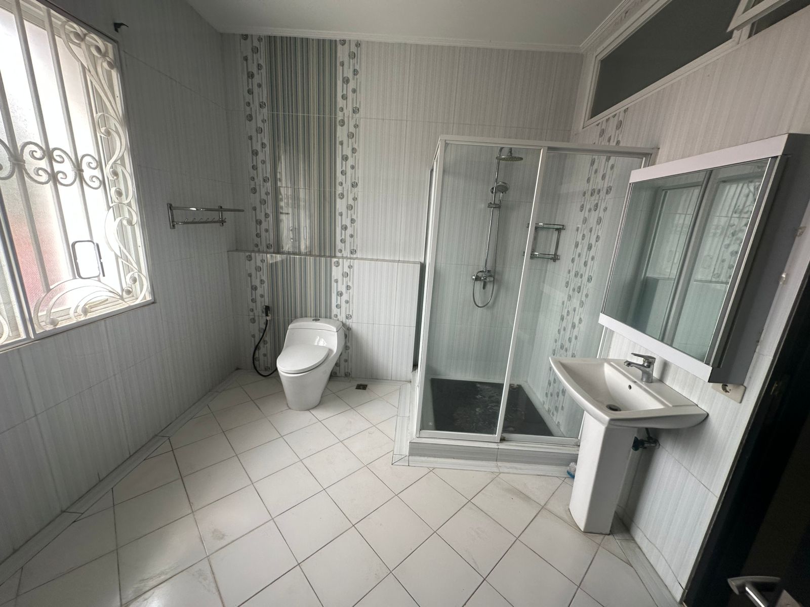 Disewa Rumah Sunter, Luas 210 Meter, Kode :21608 Ad Gallery