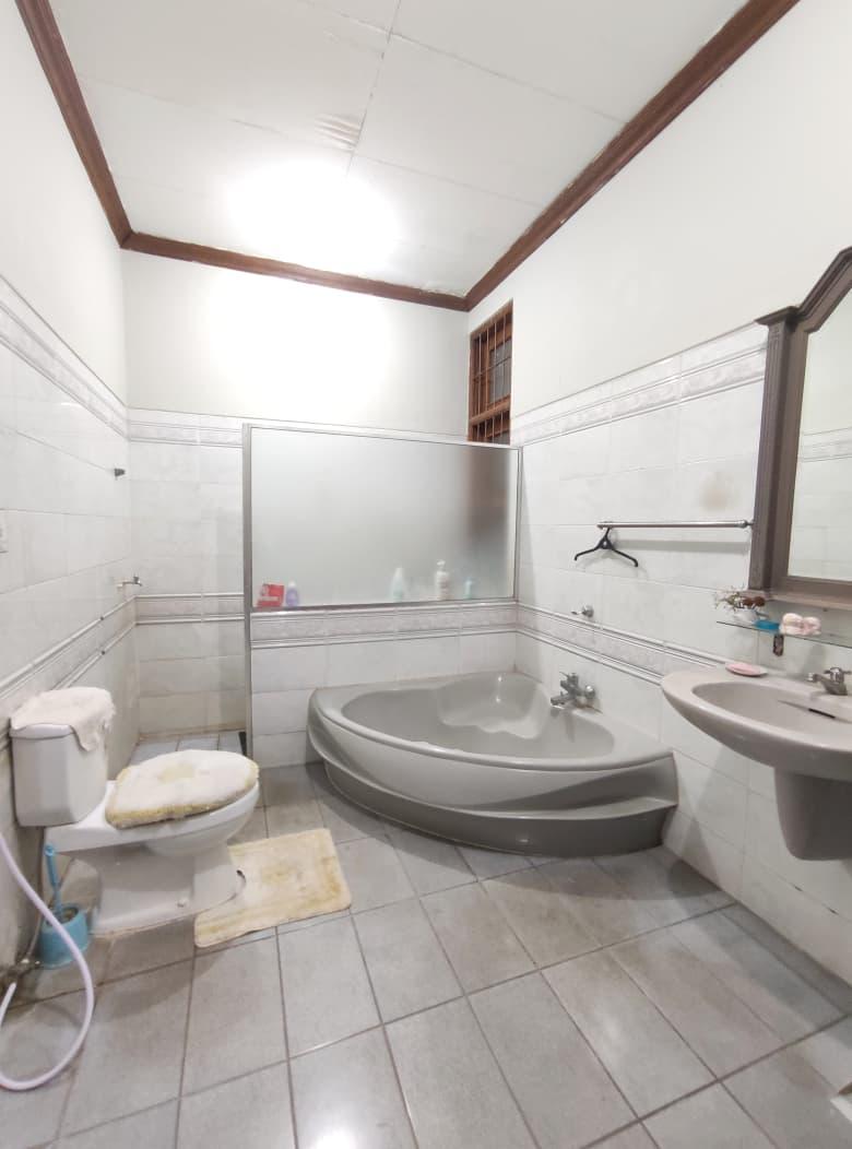 Dijual Rumah Kemang, Luas 1.212 Meter, Kode :21669 Br/Wb Gallery
